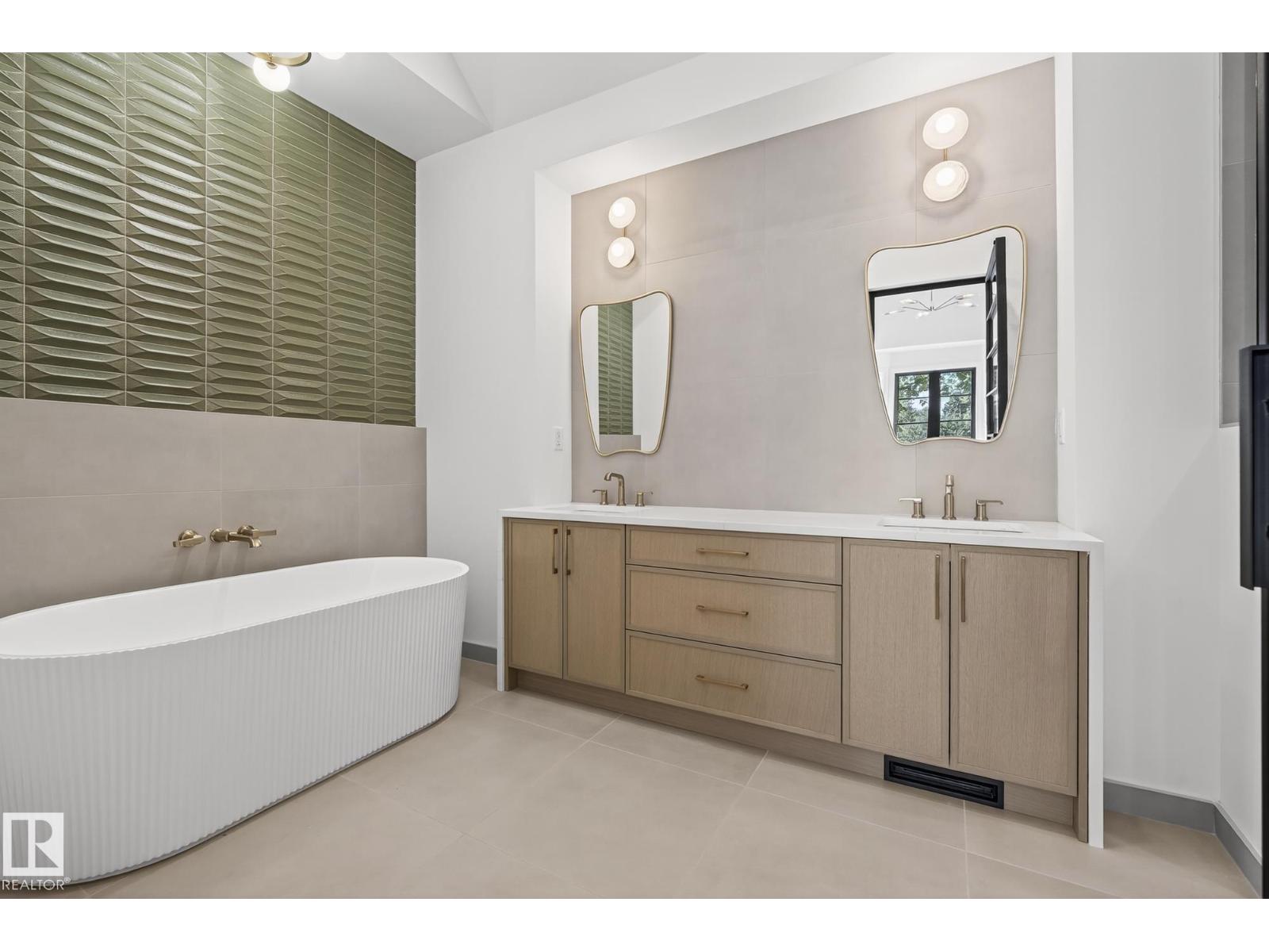 13804 85 AV NW, Edmonton