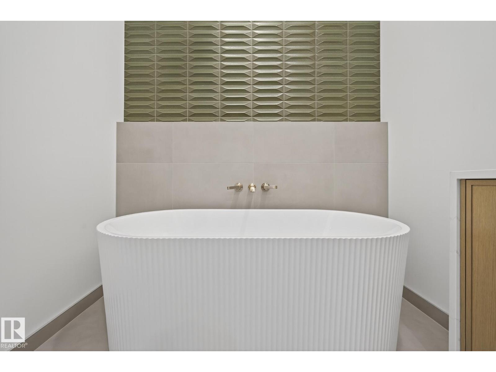 13804 85 AV NW, Edmonton