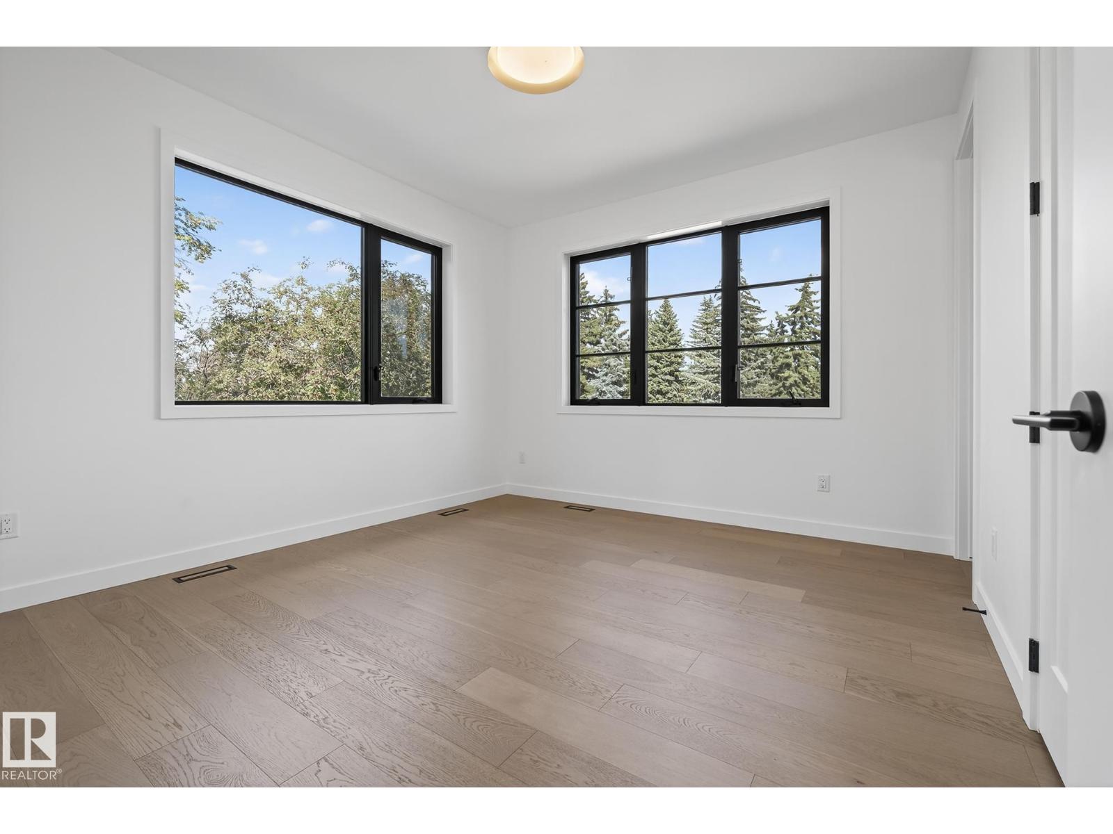 13804 85 AV NW, Edmonton