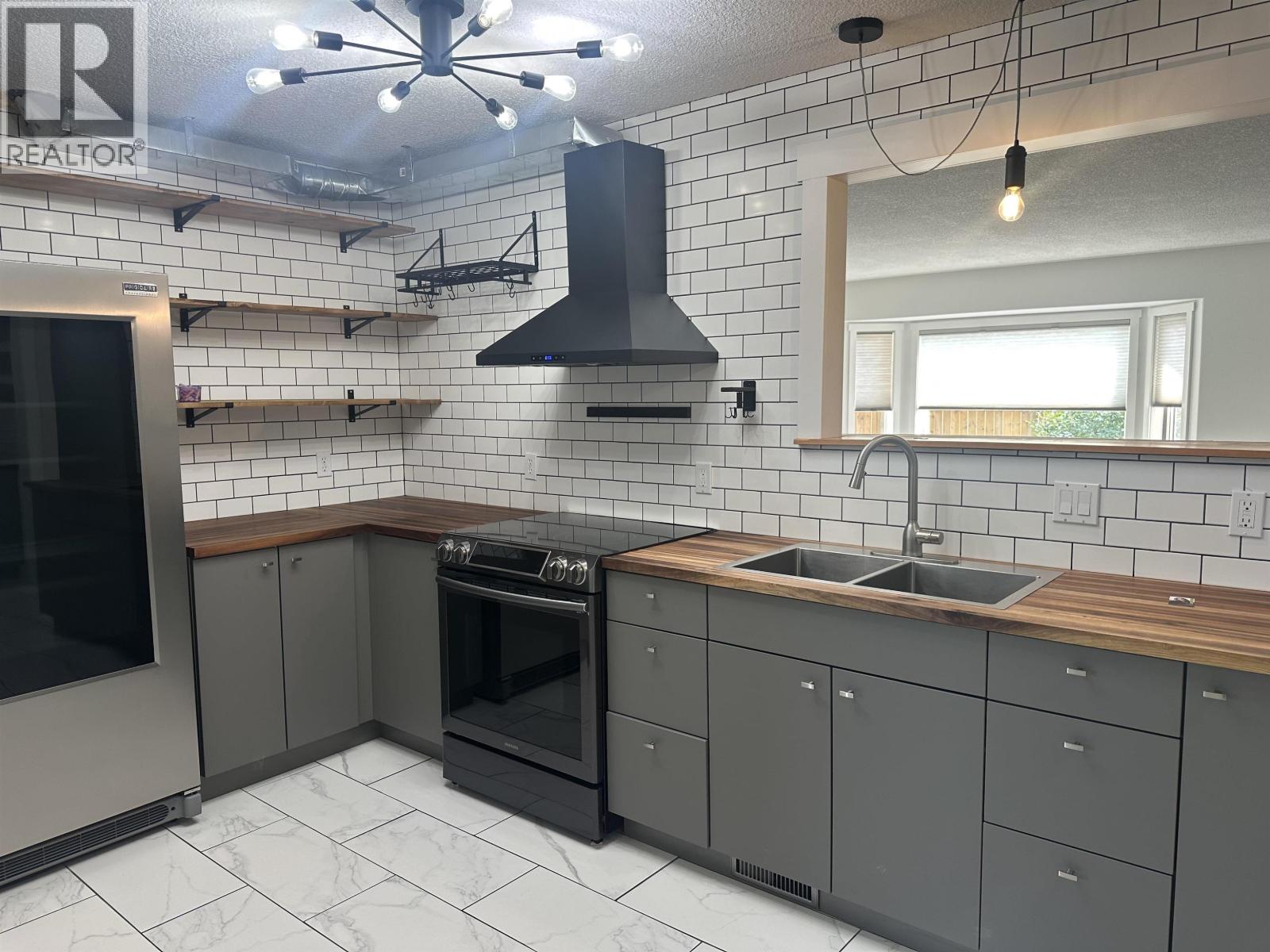 9917 115 AVENUE, Fort St. John