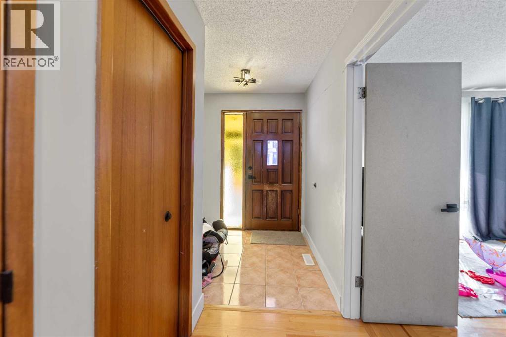 Single Family House for Sale in  Templevale Way NE Temple Calgary 