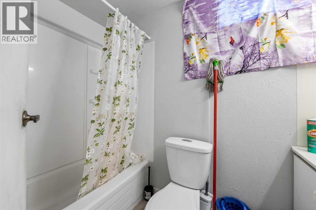 Single Family House for Sale in  Templevale Way NE Temple Calgary 