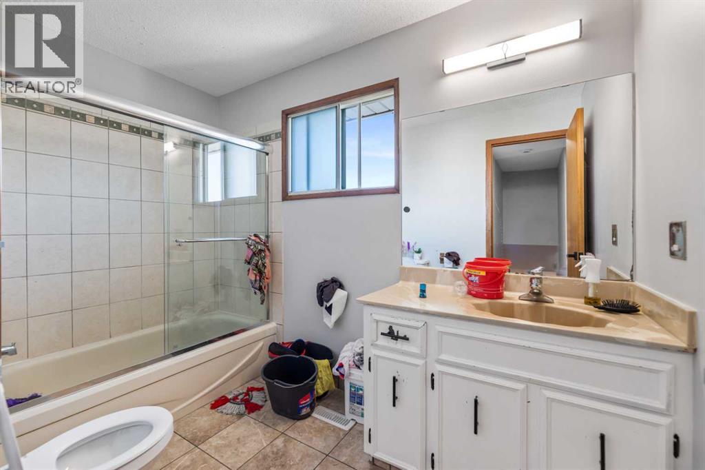 Single Family House for Sale in  Templevale Way NE Temple Calgary 
