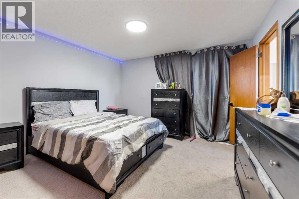 Single Family House for Sale in  Templevale Way NE Temple Calgary 