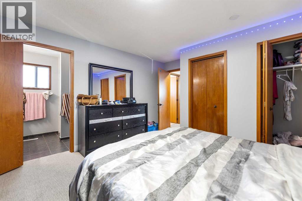 Single Family House for Sale in  Templevale Way NE Temple Calgary 