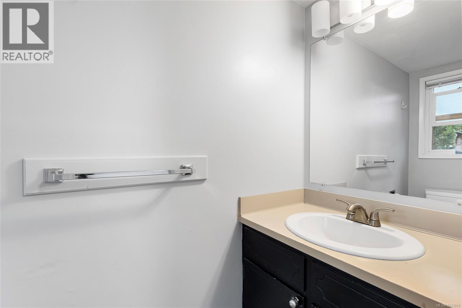  4037 Zinnia Road, Saanich