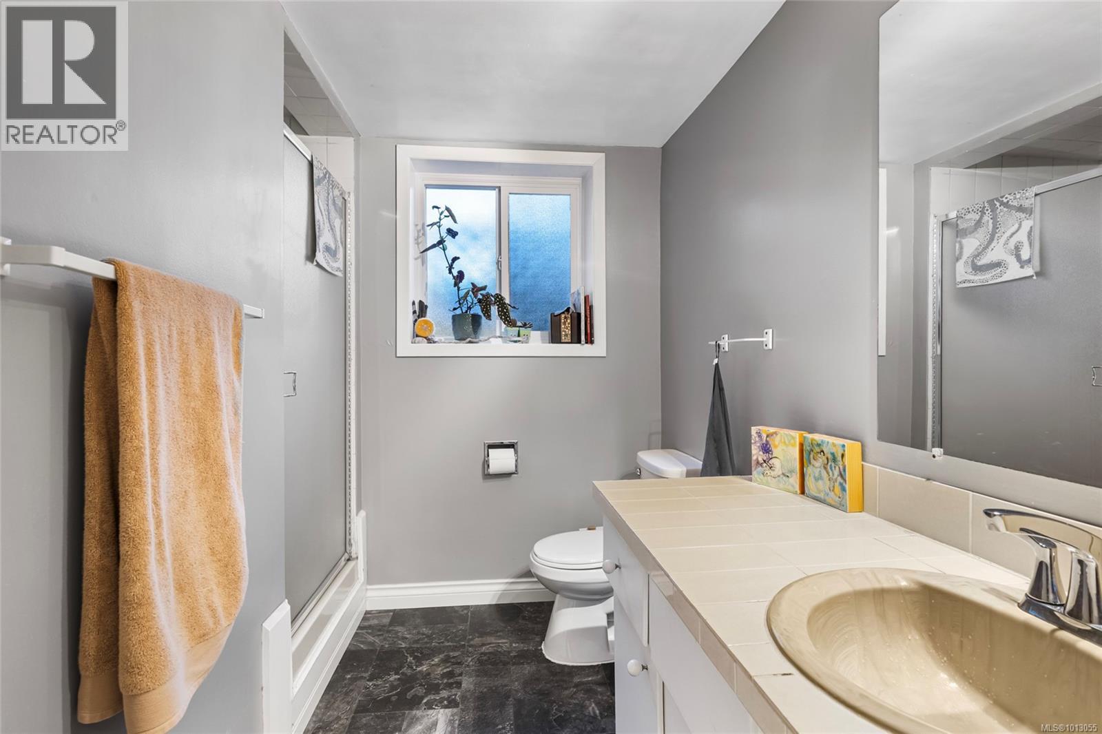  4037 Zinnia Road, Saanich