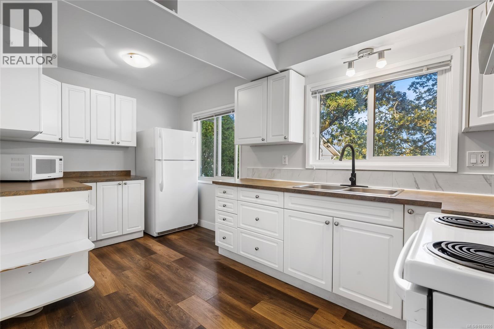  4037 Zinnia Road, Saanich