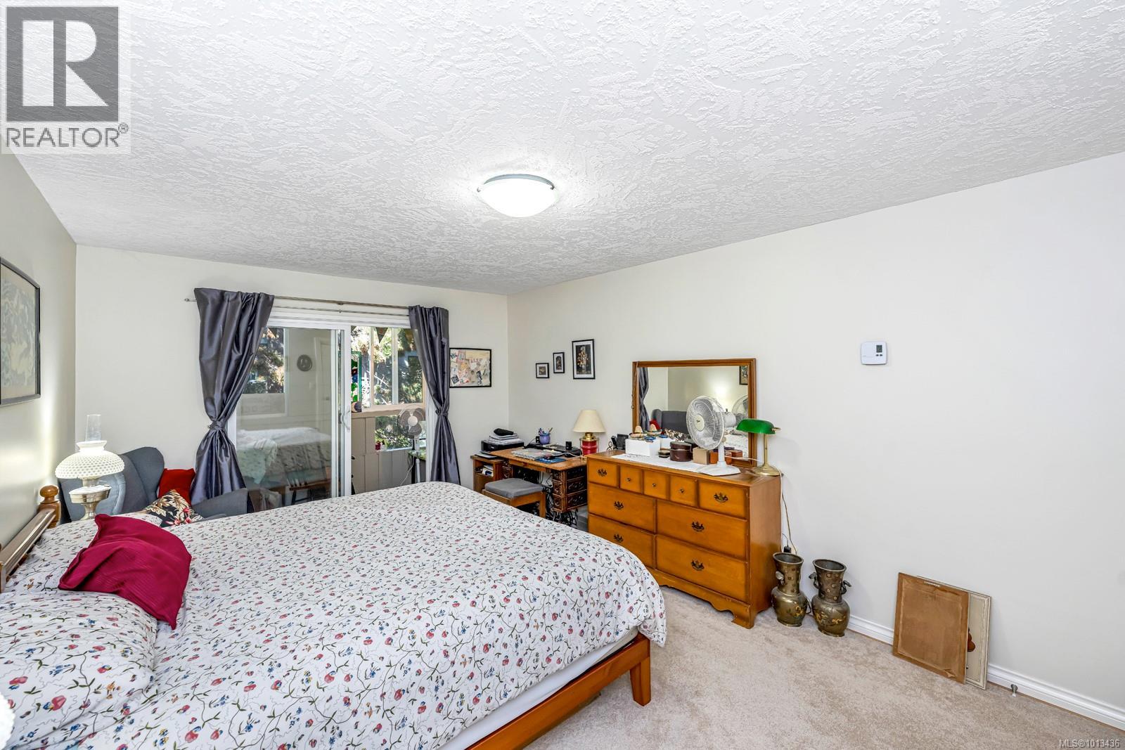 203 940 Inverness Rd, Saanich