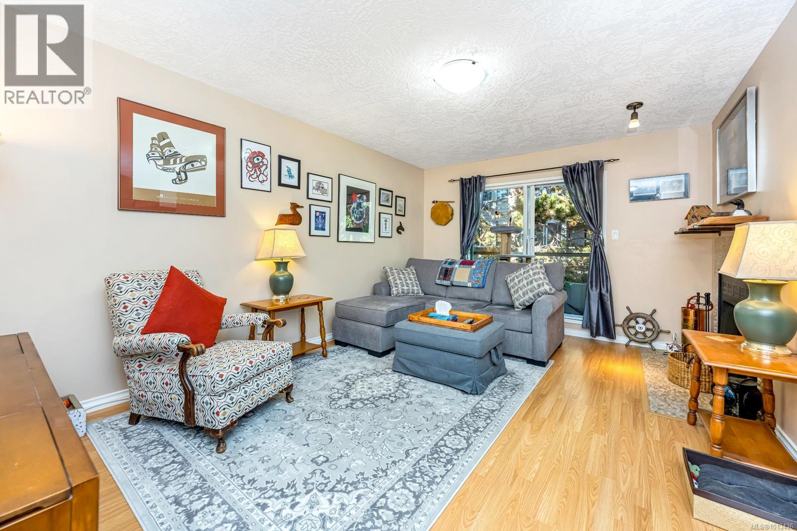 203 940 Inverness Rd, Saanich