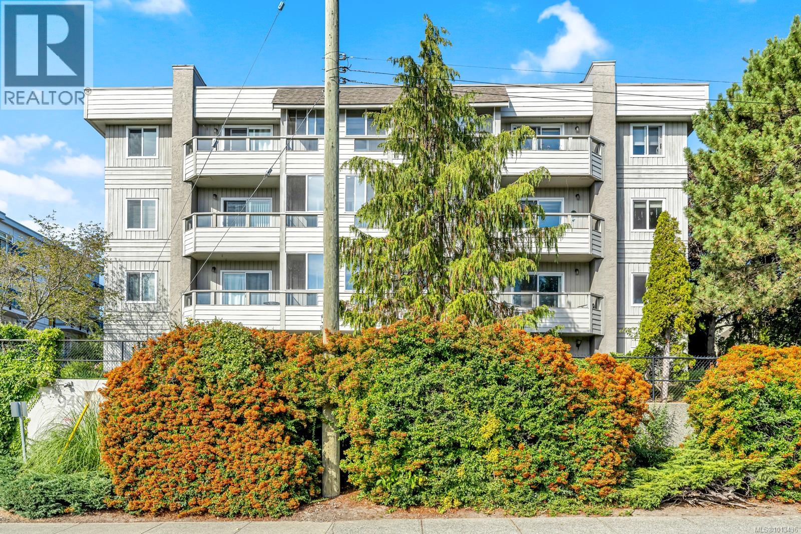 203 940 Inverness Rd, Saanich