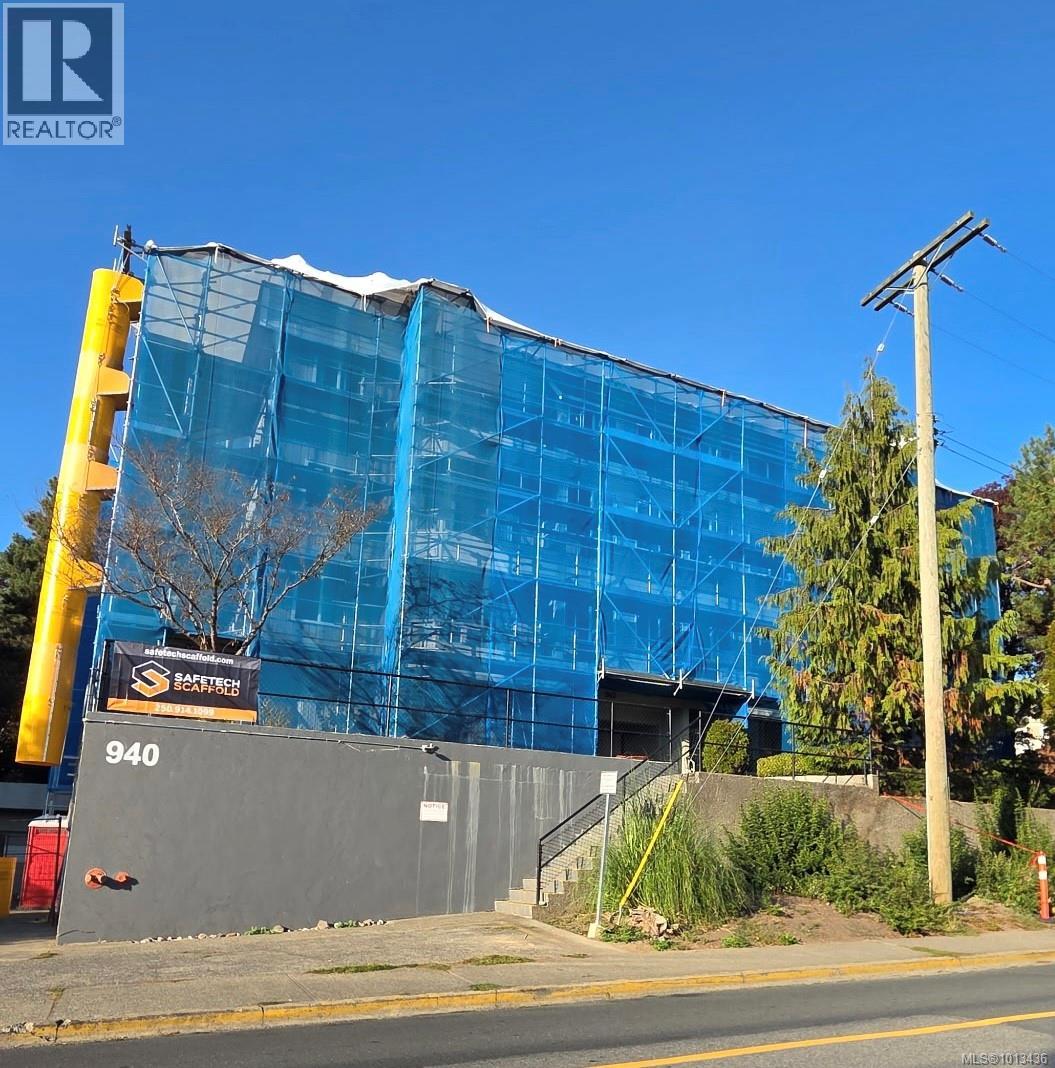 203 940 Inverness Rd, Saanich