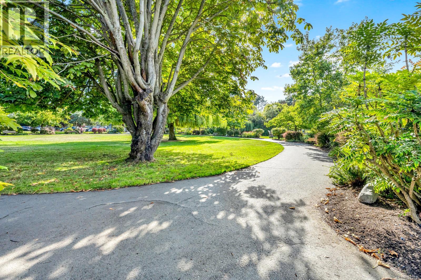203 940 Inverness Rd, Saanich