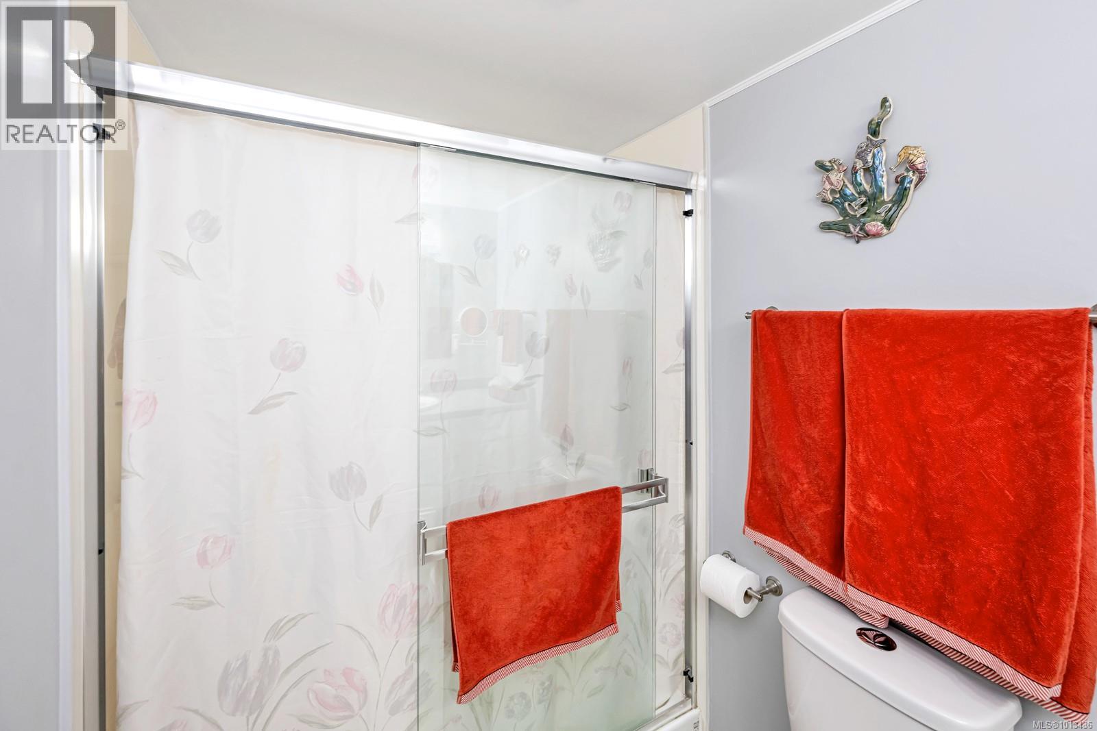 203 940 Inverness Rd, Saanich