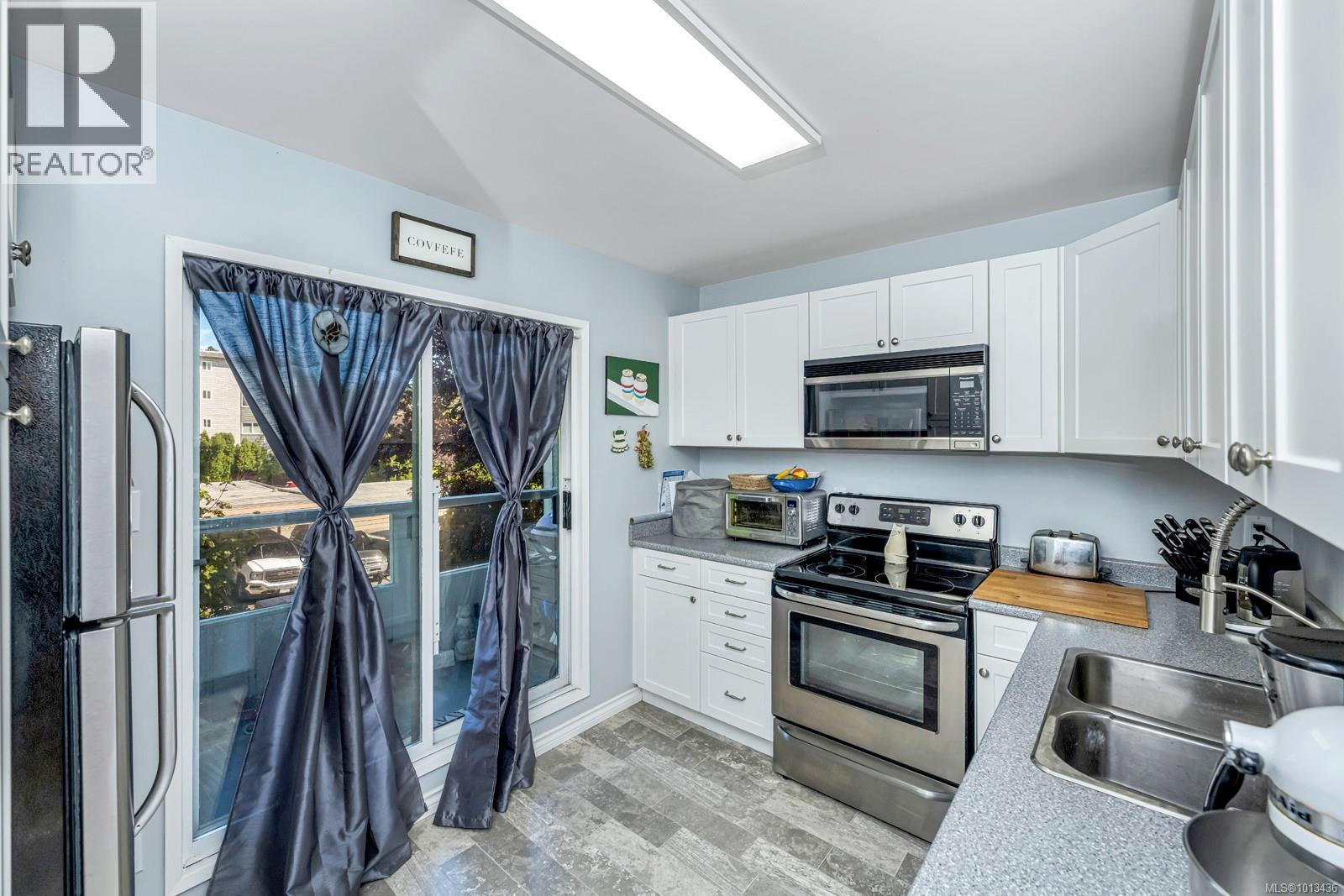 203 940 Inverness Rd, Saanich