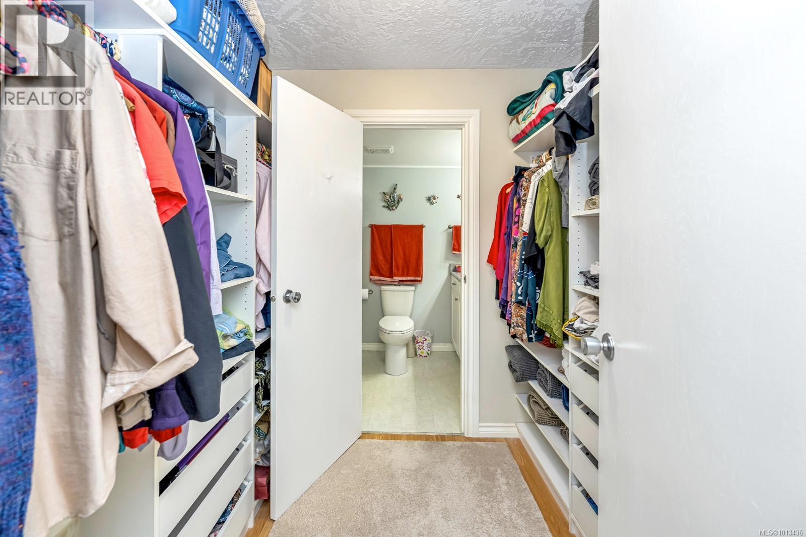 203 940 Inverness Rd, Saanich