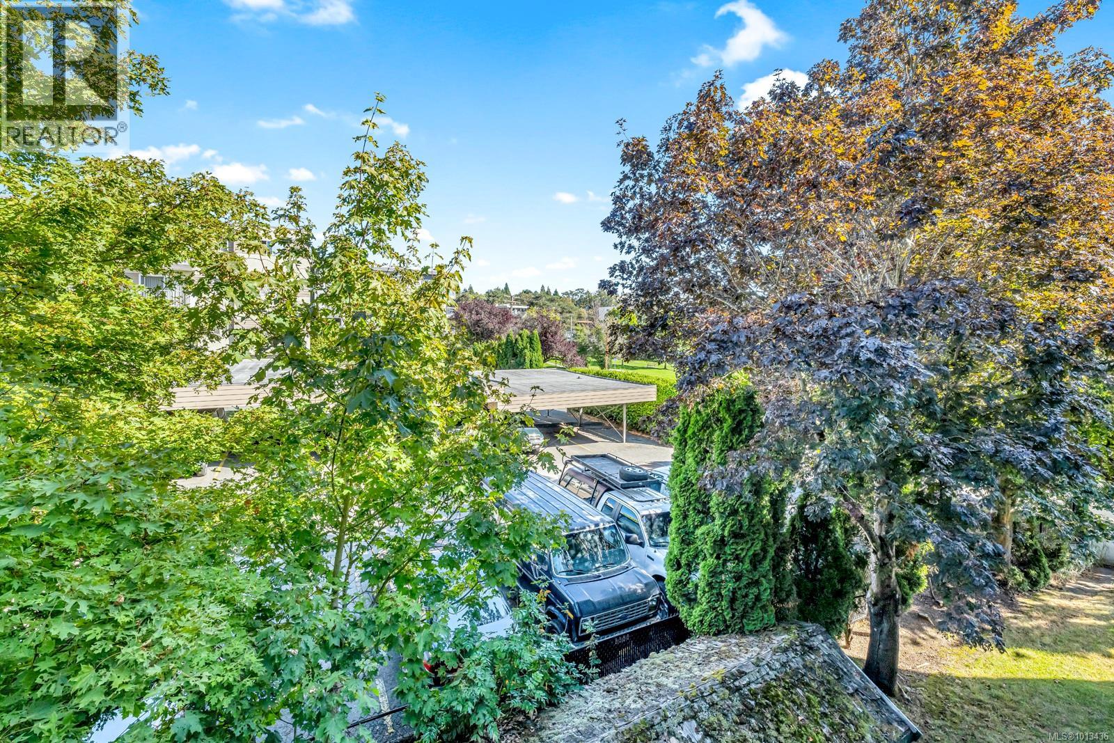 203 940 Inverness Rd, Saanich