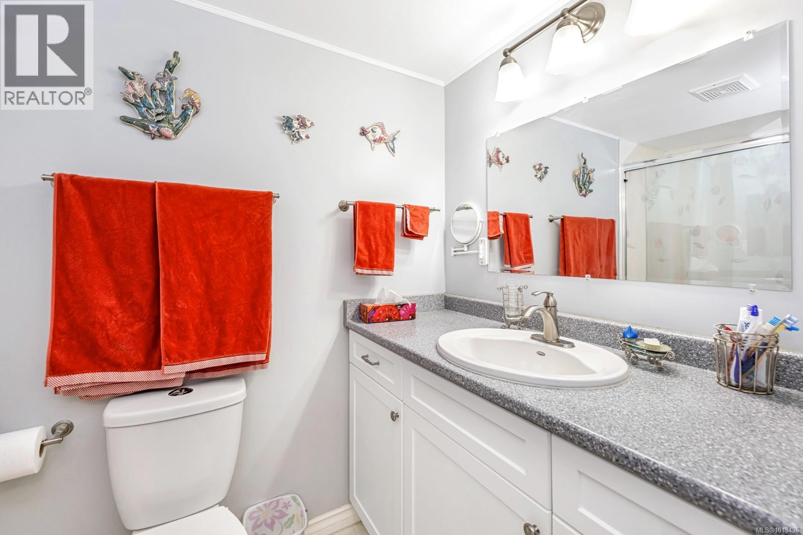 203 940 Inverness Rd, Saanich