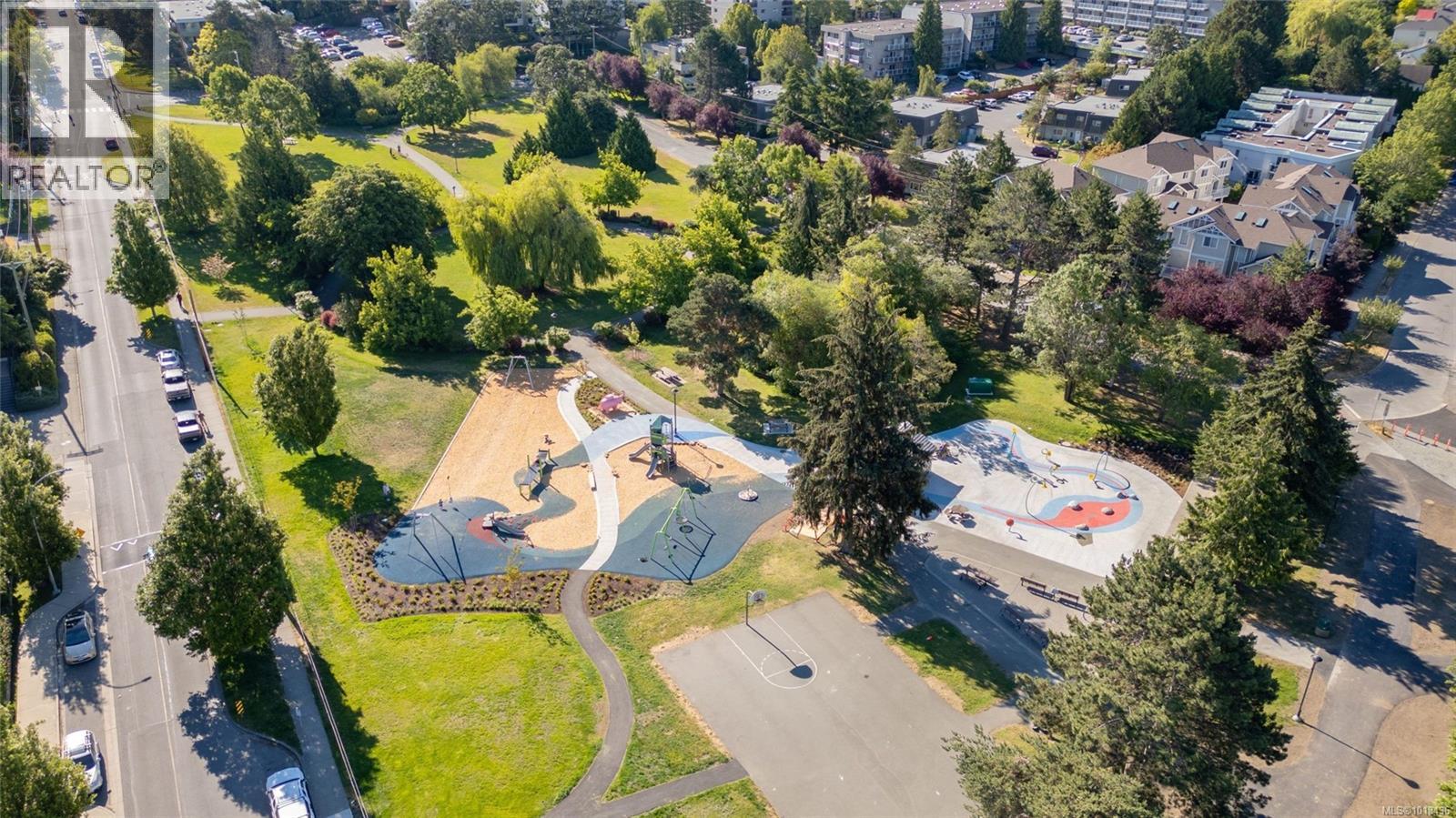 203 940 Inverness Rd, Saanich