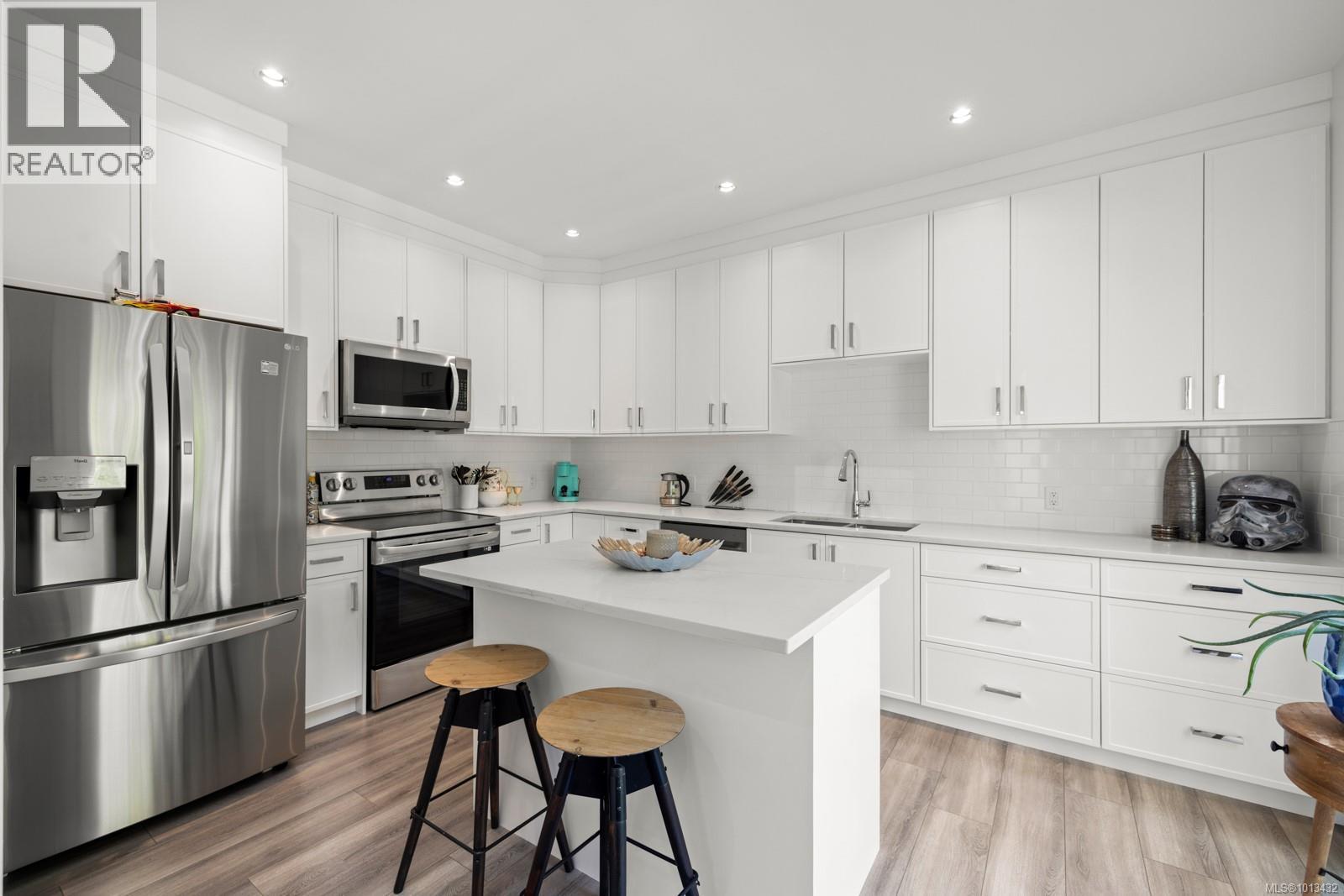  2000 Stone Hearth Lane, Sooke