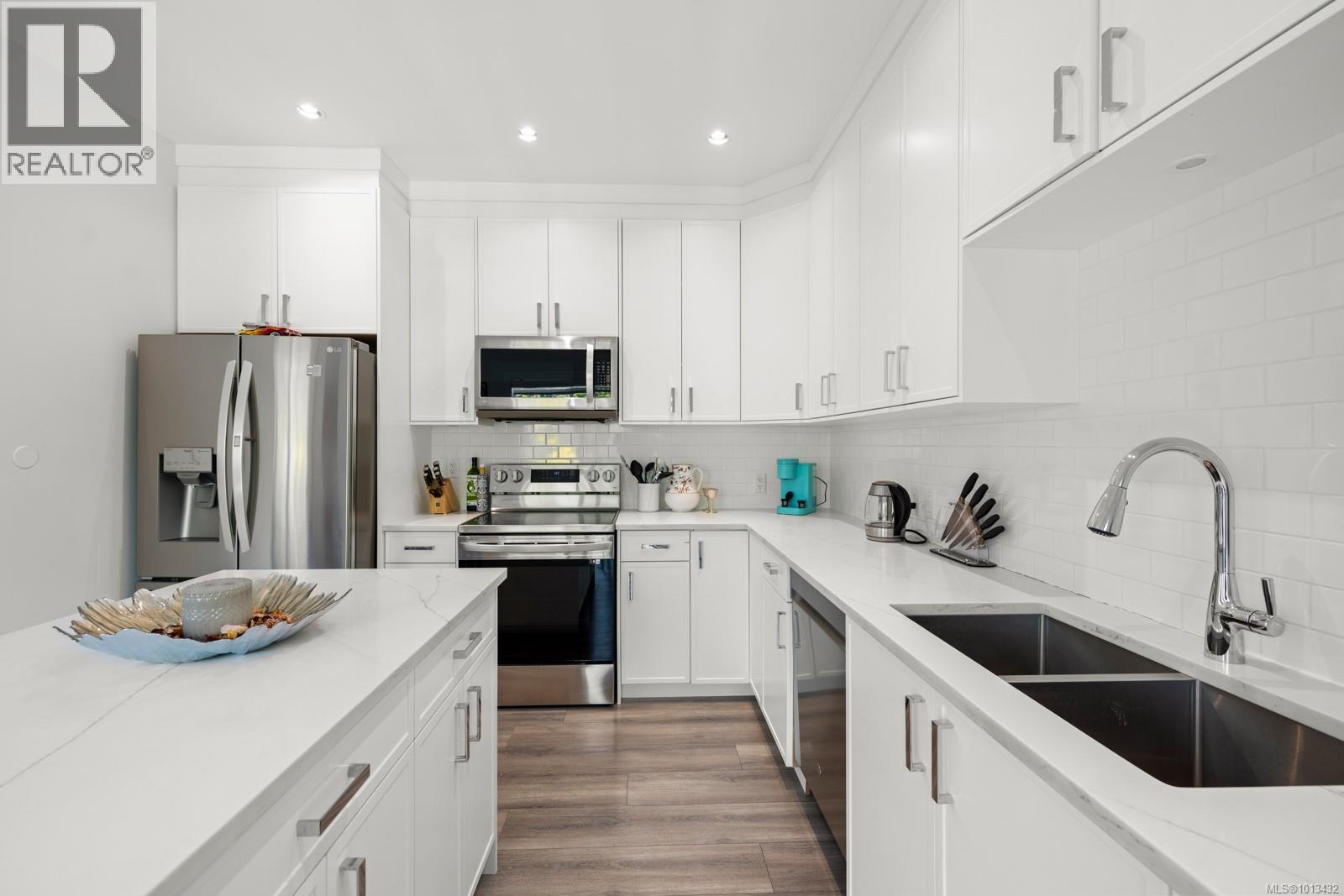 2000 Stone Hearth Lane, Sooke