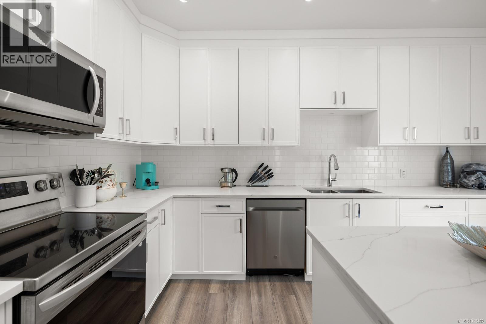  2000 Stone Hearth Lane, Sooke