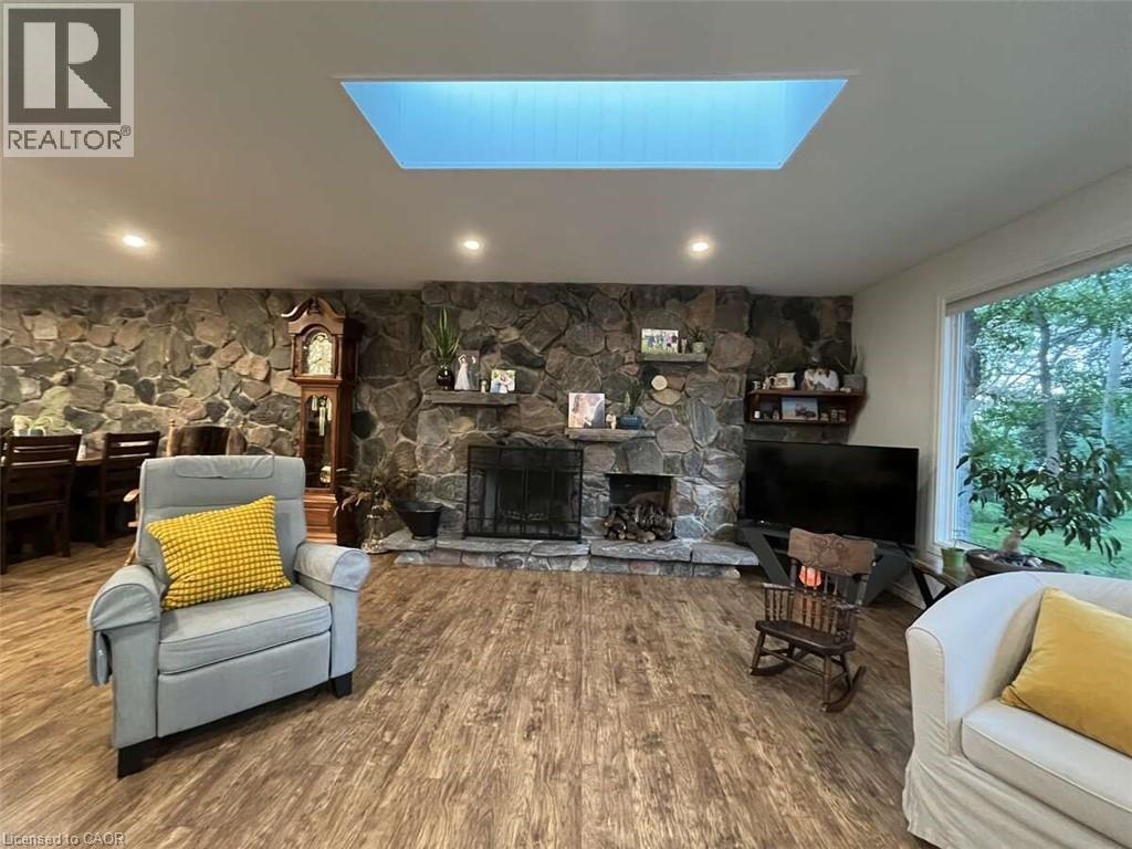 915 GOVERNORS ROAD - 14