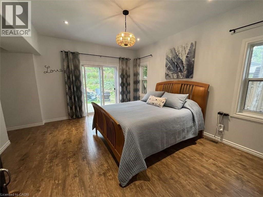 915 GOVERNORS ROAD - 32