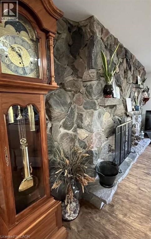 915 GOVERNORS ROAD - 19