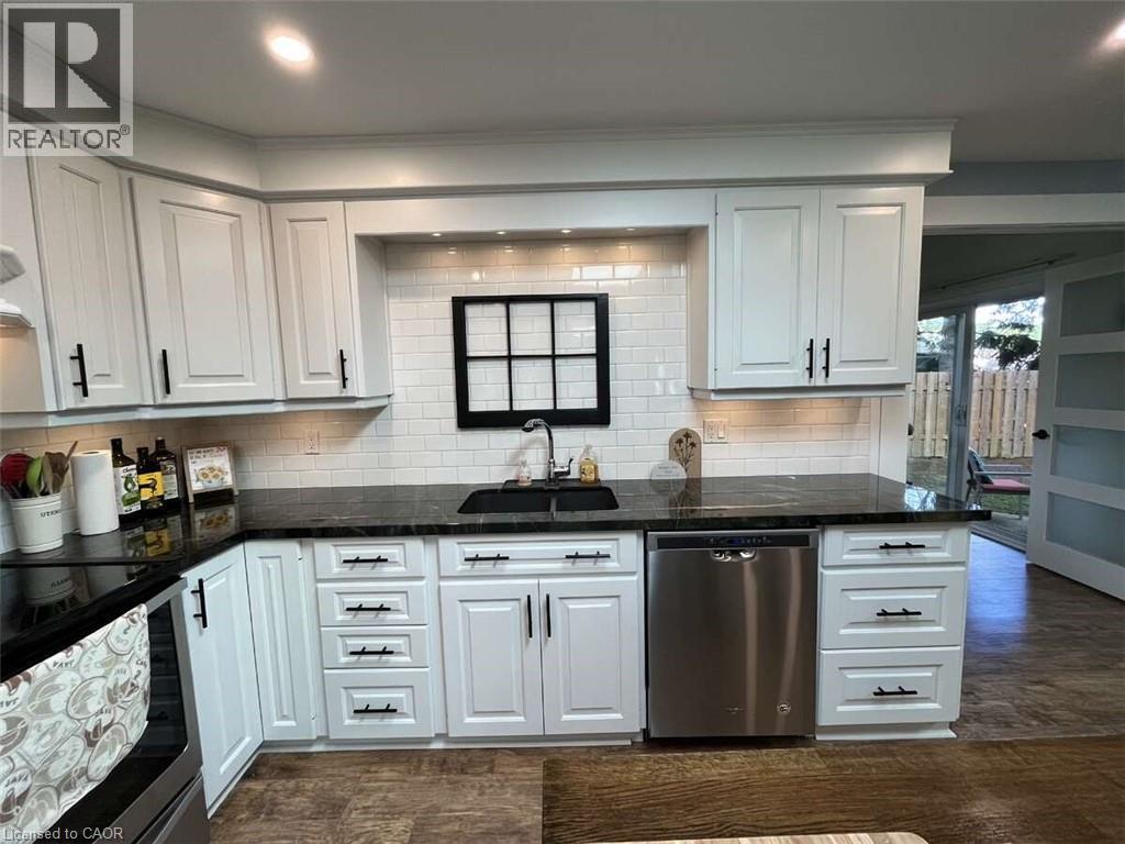 915 GOVERNORS ROAD - 22
