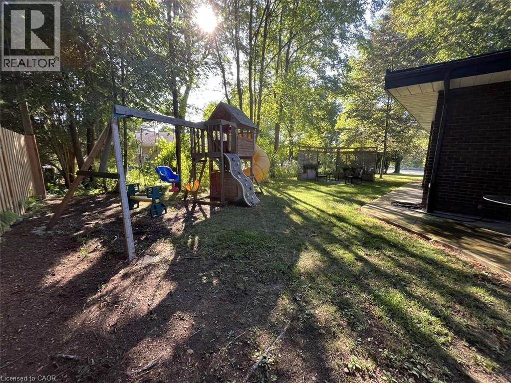 915 GOVERNORS ROAD - 11