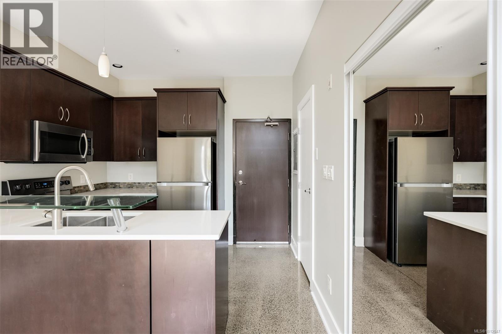 219 400 Sitkum Road, Victoria