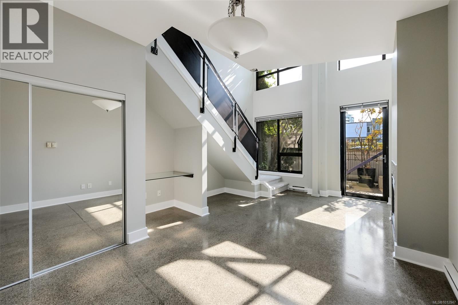 219 400 Sitkum Road, Victoria