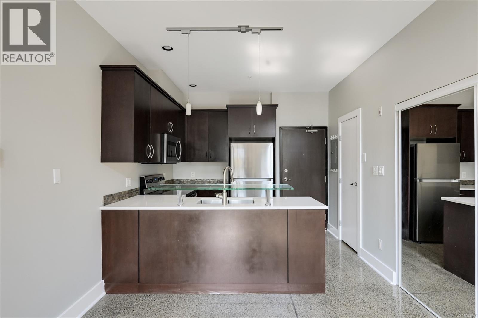 219 400 Sitkum Road, Victoria
