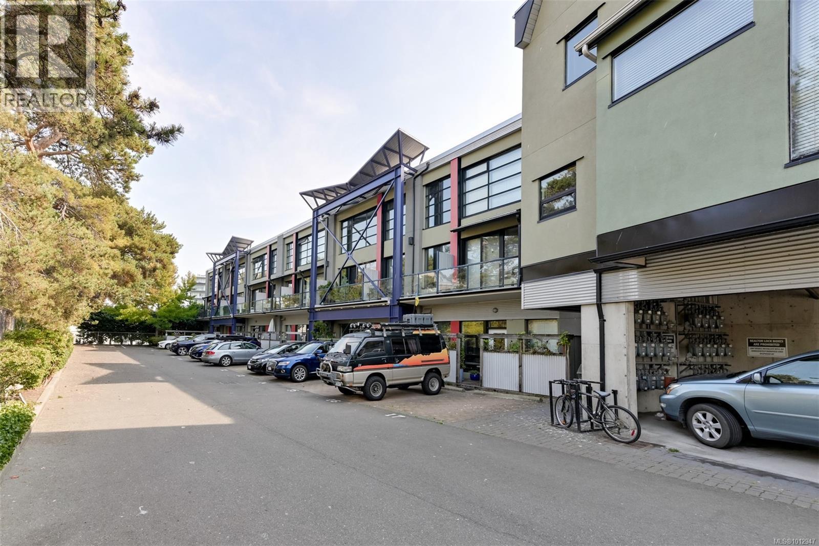 219 400 Sitkum Road, Victoria
