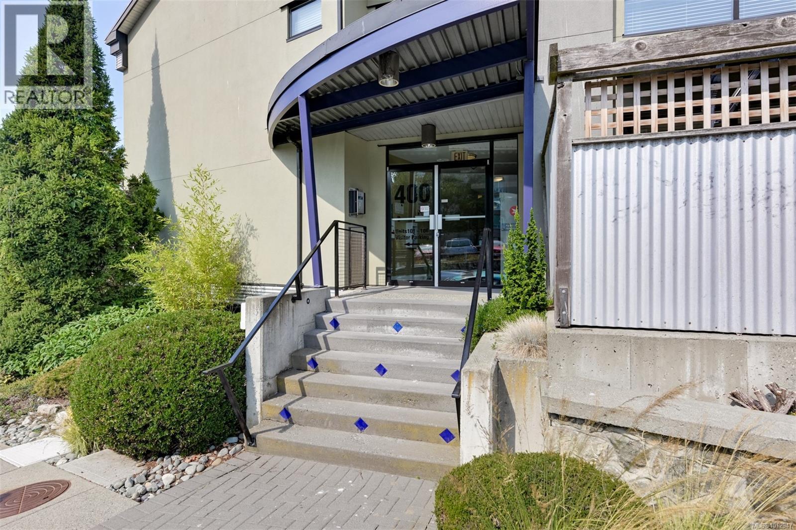 219 400 Sitkum Road, Victoria
