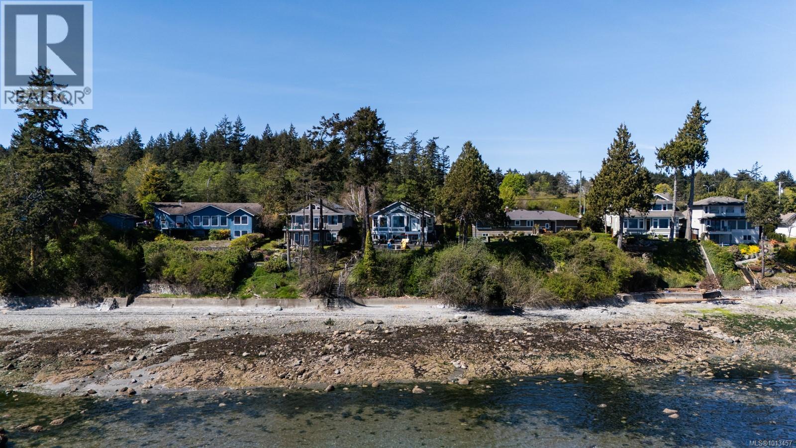  9055 Lochside Drive, North Saanich