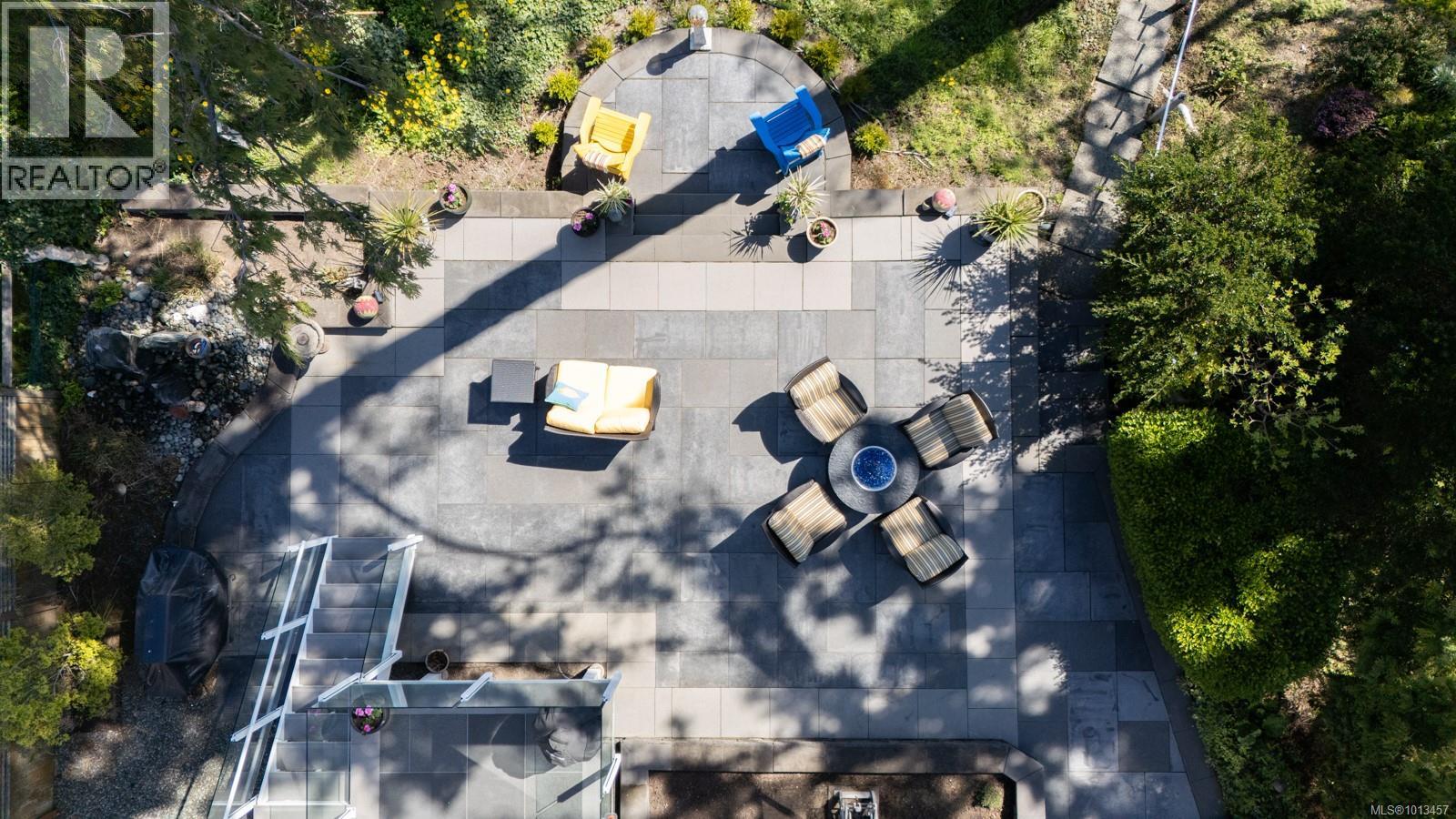  9055 Lochside Drive, North Saanich