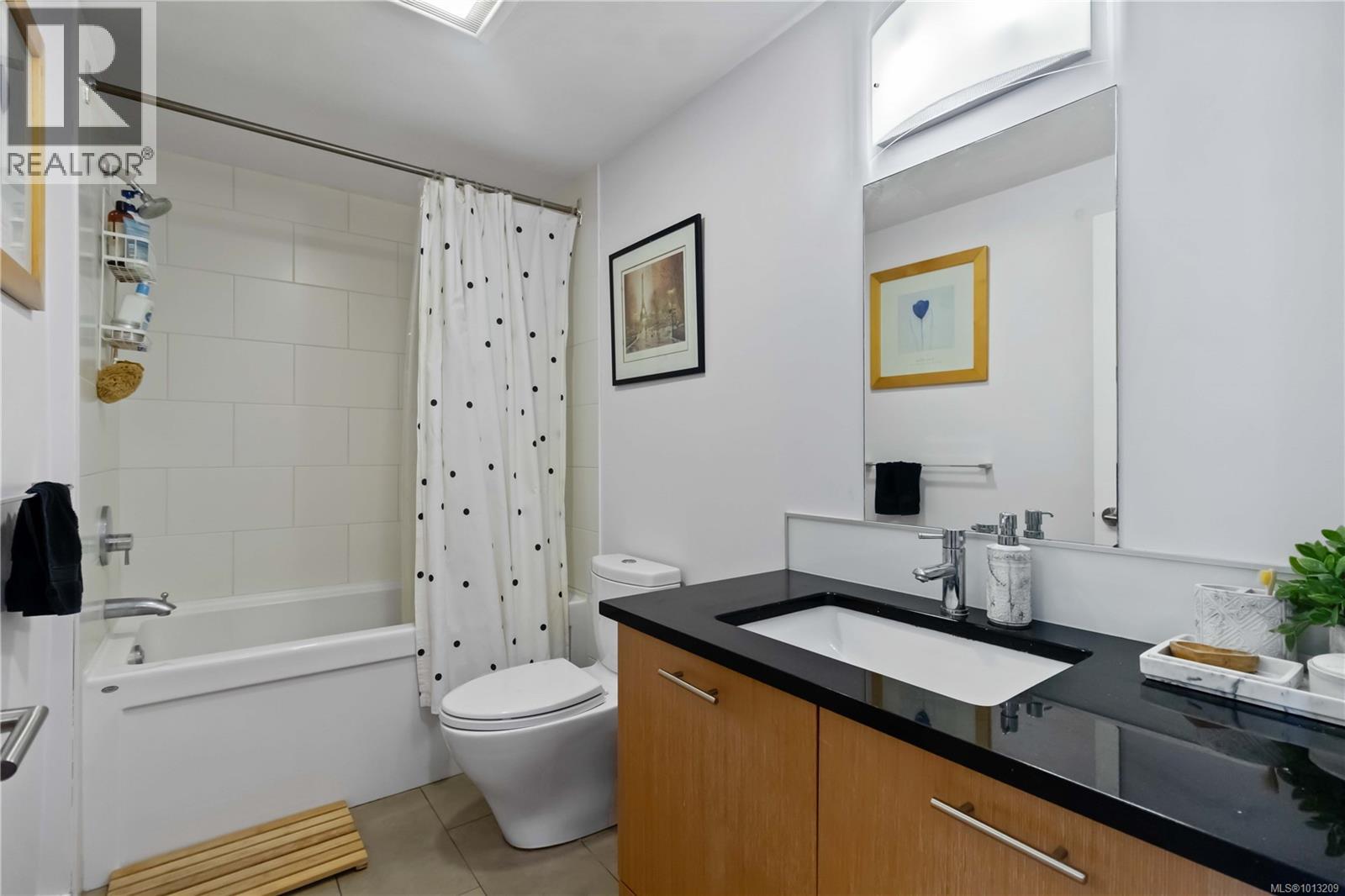 406 834 Johnson Street, Victoria