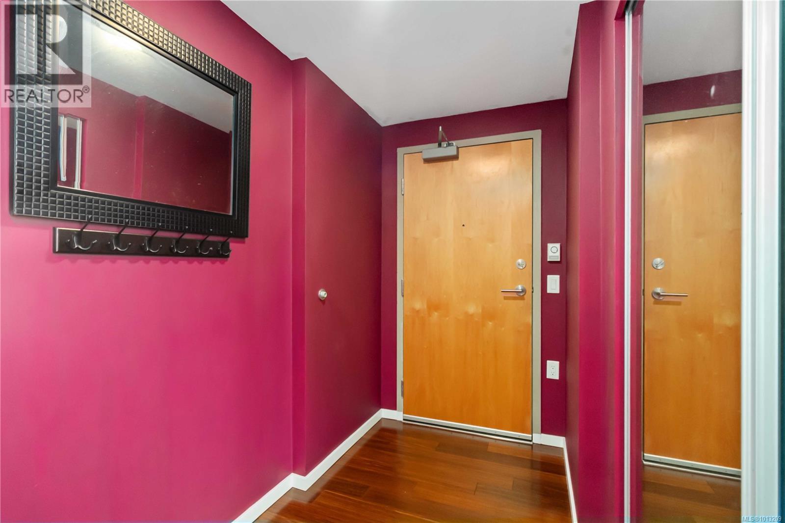 406 834 Johnson Street, Victoria