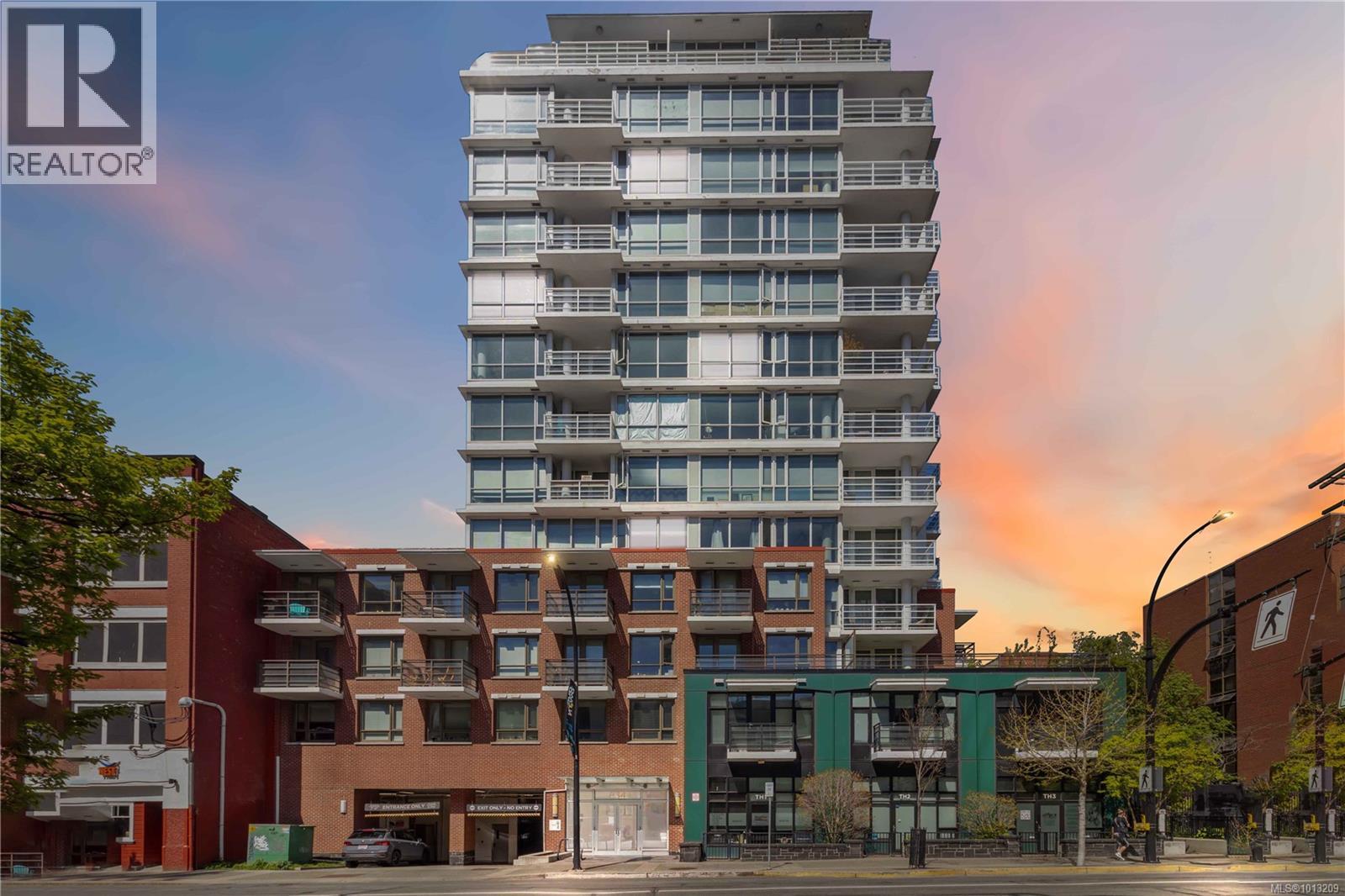 406 834 Johnson Street, Victoria