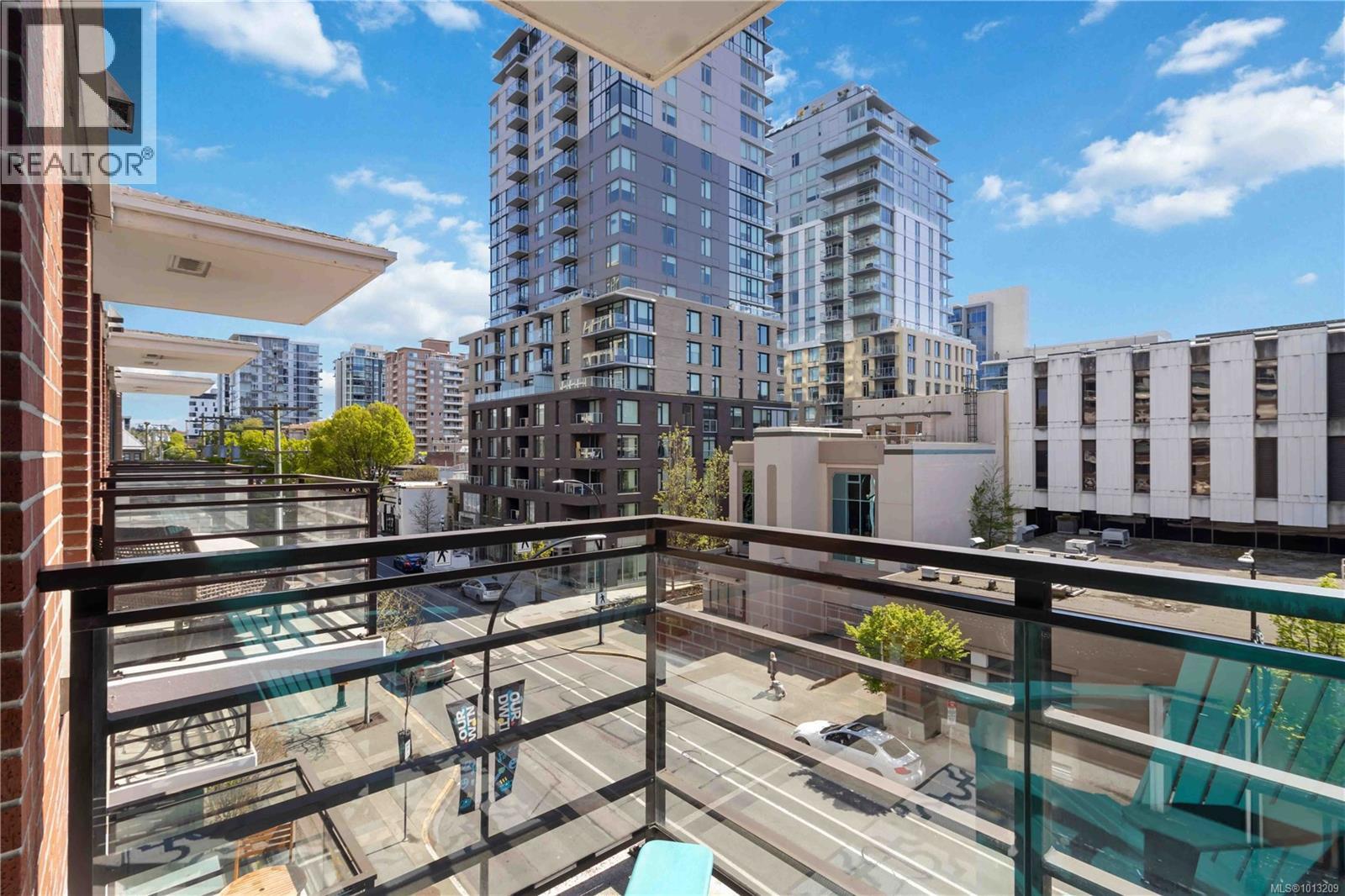 406 834 Johnson Street, Victoria
