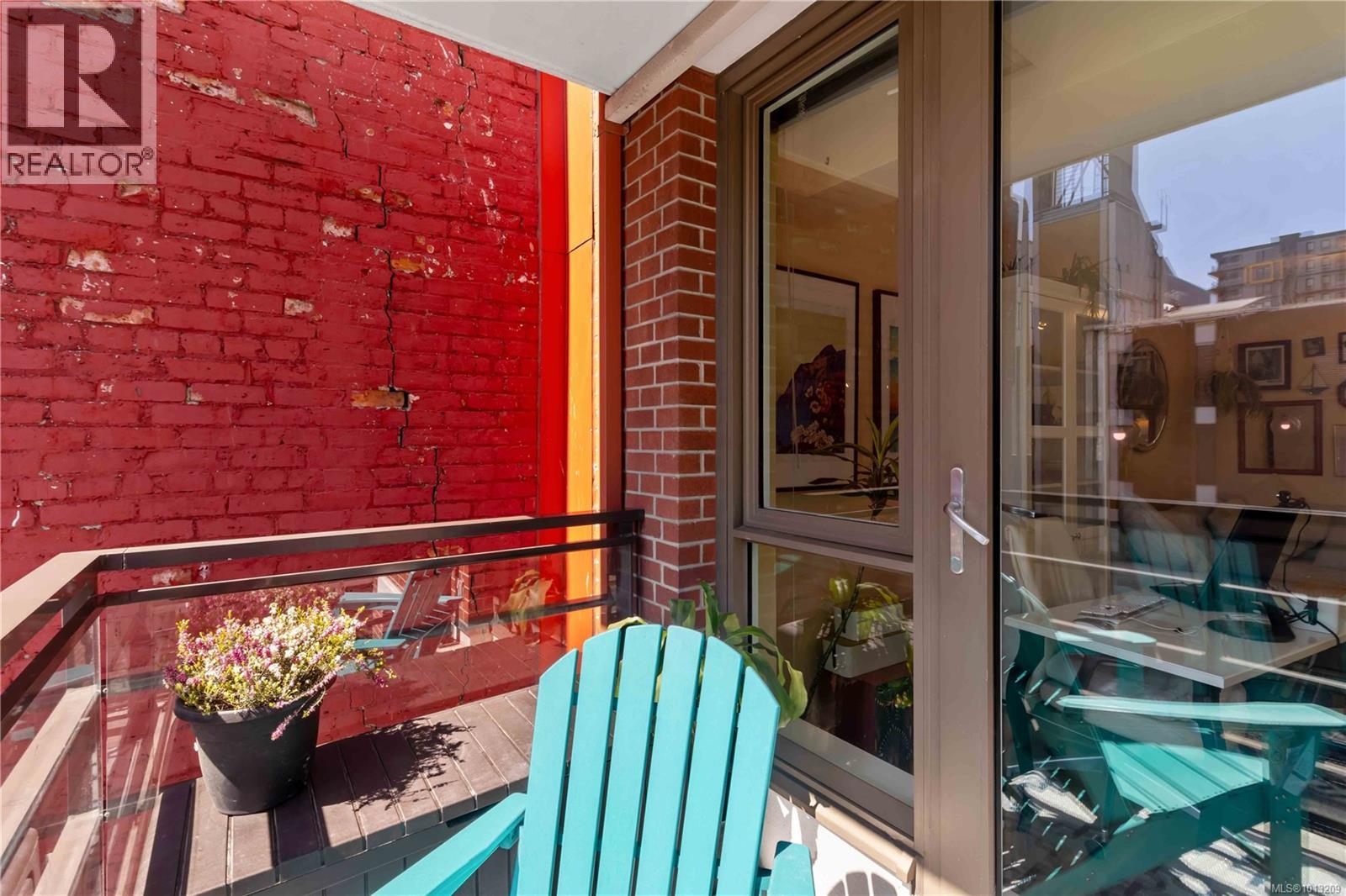 406 834 Johnson Street, Victoria