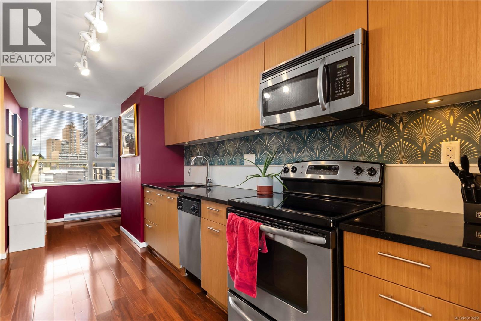 406 834 Johnson Street, Victoria