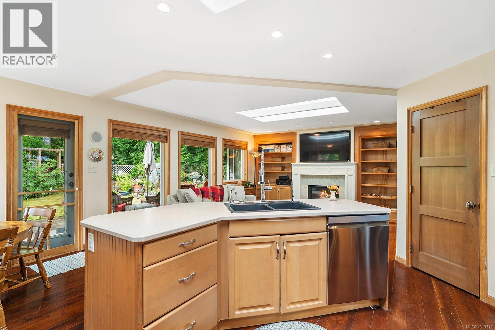 1064 Miraloma Dr, Qualicum Beach