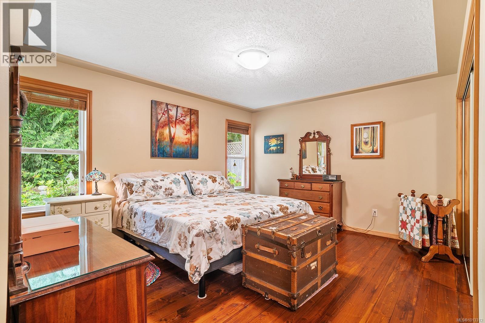 1064 Miraloma Dr, Qualicum Beach