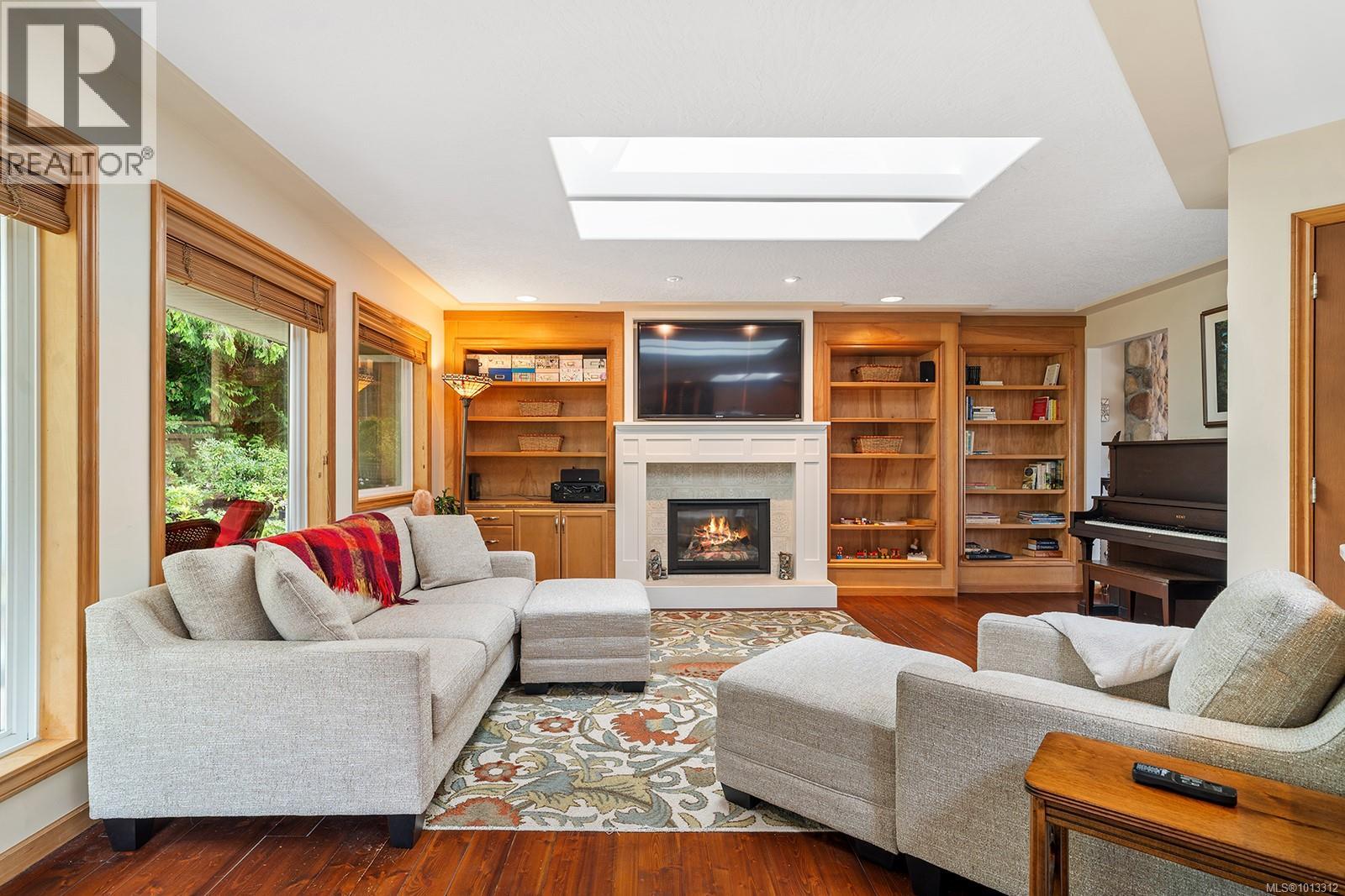 1064 Miraloma Dr, Qualicum Beach