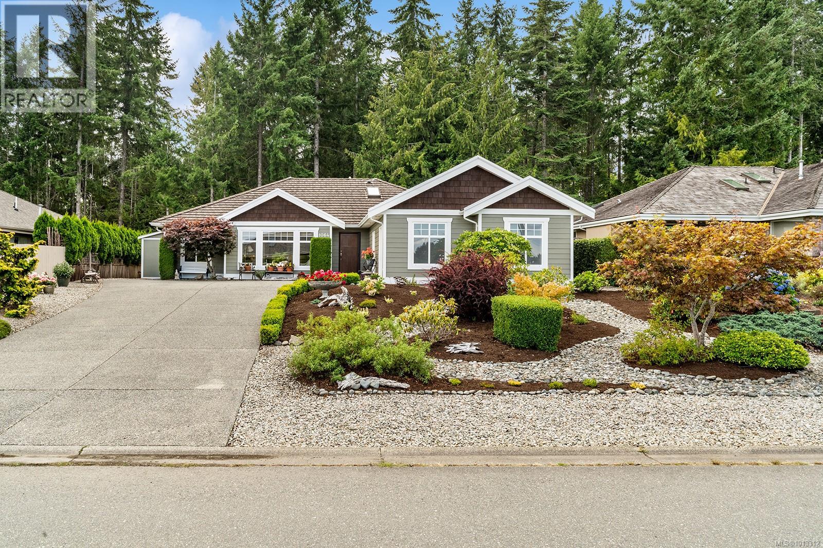 1064 Miraloma Dr, Qualicum Beach
