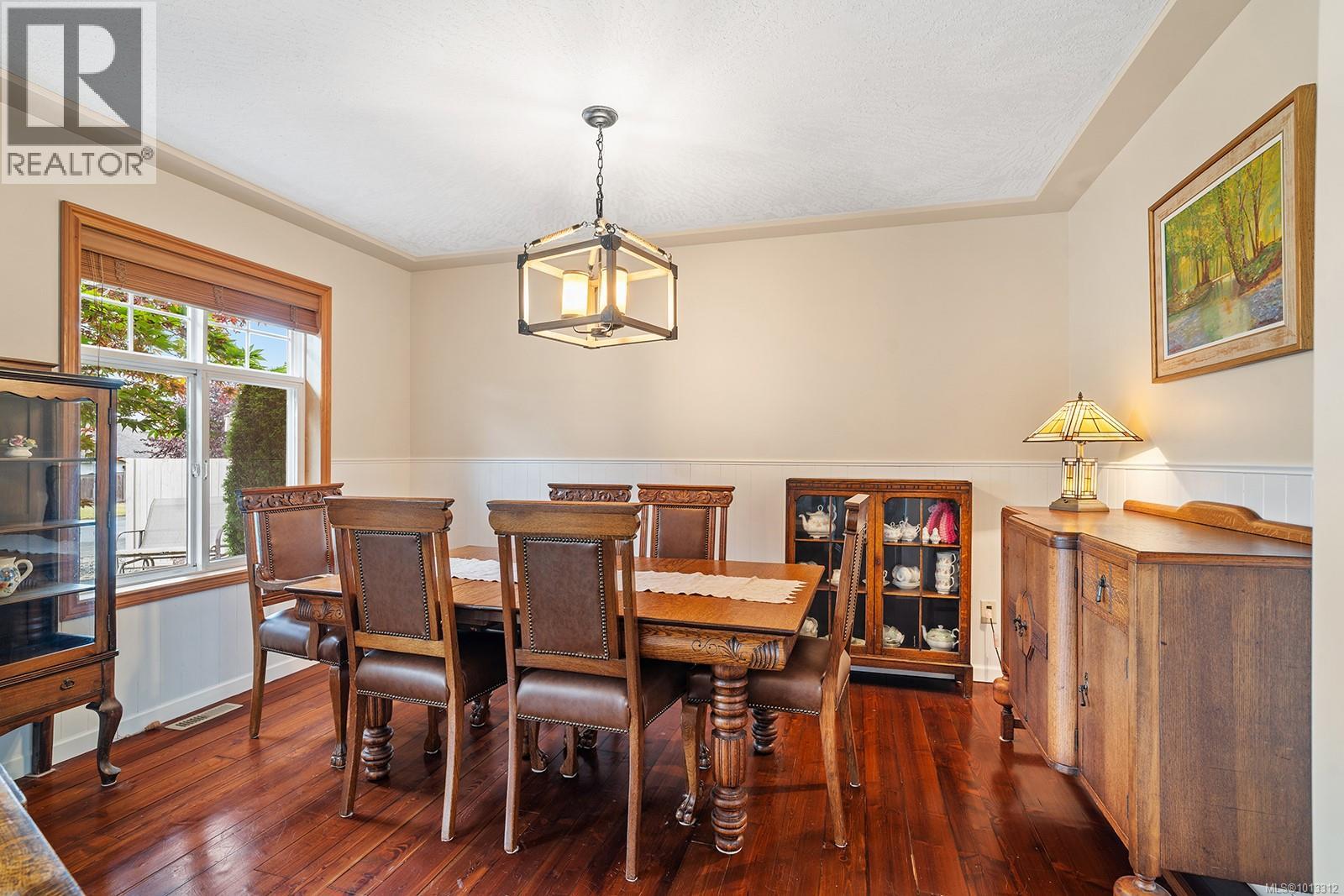 1064 Miraloma Dr, Qualicum Beach