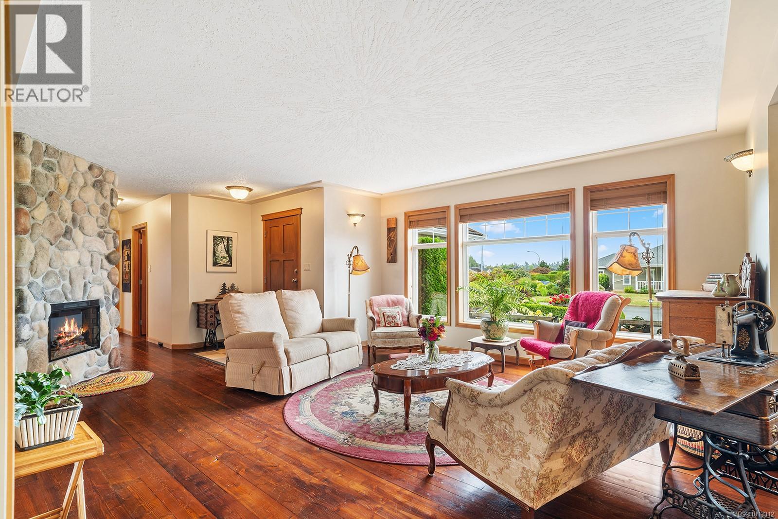 1064 Miraloma Dr, Qualicum Beach
